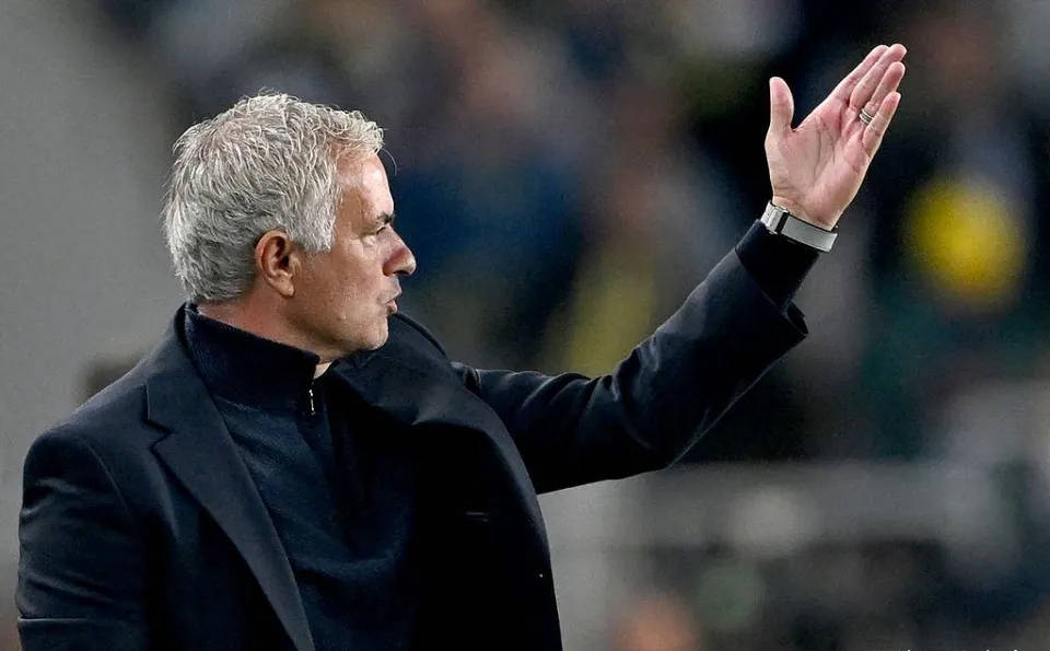 穆里尼奥解约费内巴切，欧洲转会市场掀起波澜